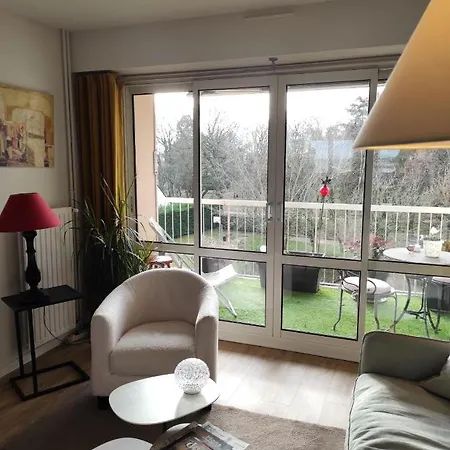 Privat bolig Dans Un Elegant- Parking Gratuit - Proximite Tram- *